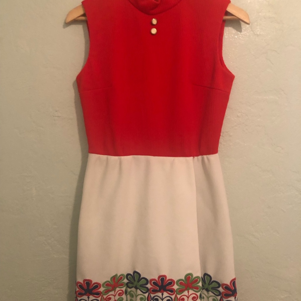 Mod 60s Mock Neck Retro Mini Dress with Floral Design